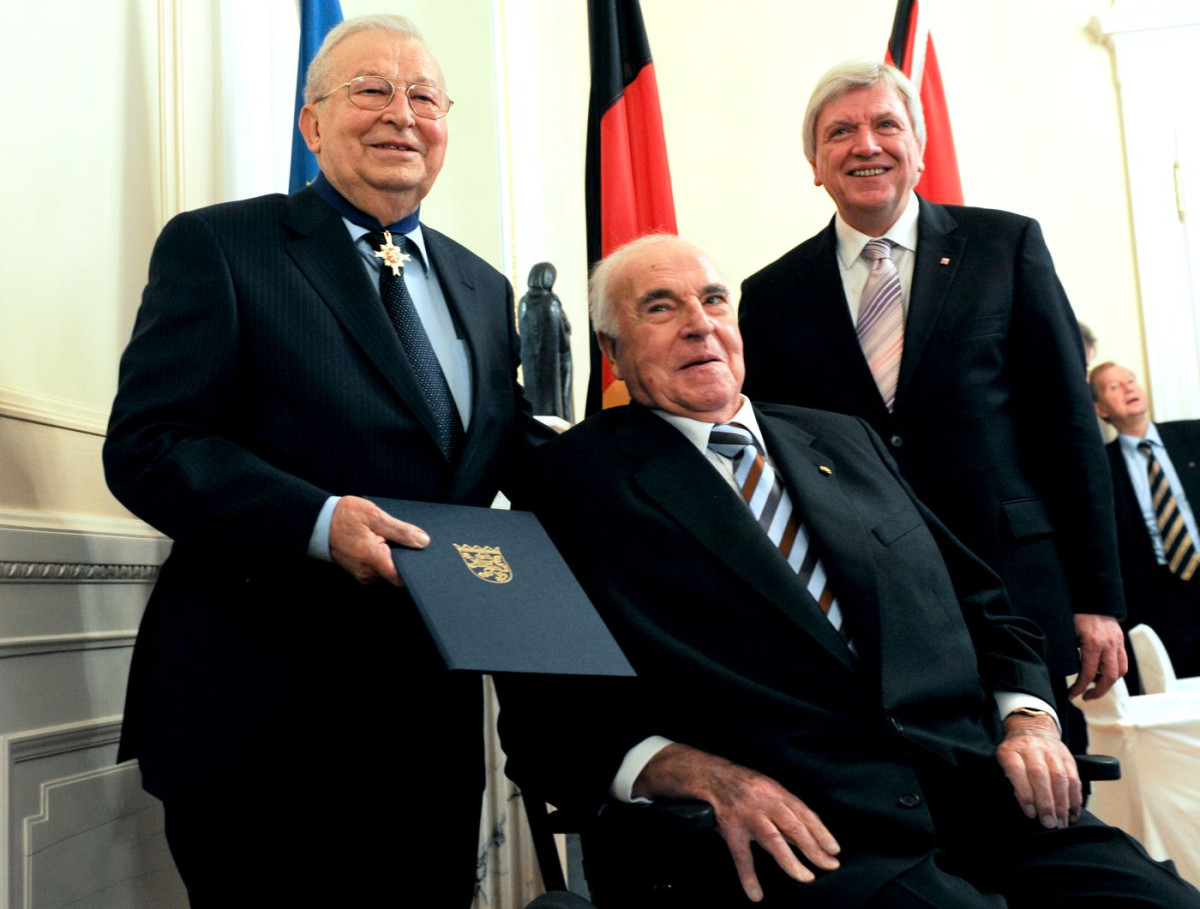 DVAG-Gründer Reinfried Pohl, Altkanzler Helmut Kohl, Ministerpräsident Volker Bouffier (2012)