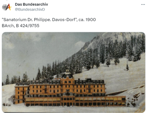 Bild des Davoser Sanatoriums, das Gebäude ist gelb